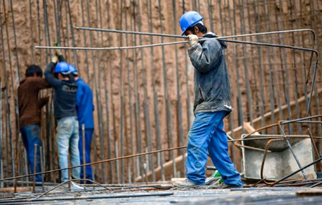 کسب نان حلال با دستانی پر از پینه