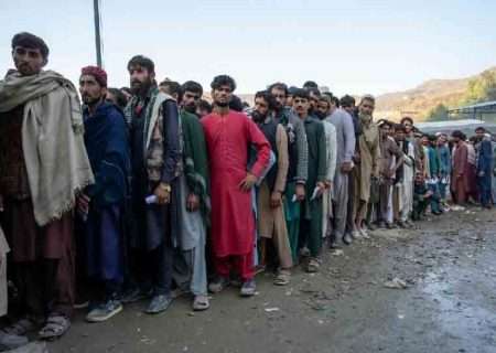 کارفرمایان دست در دست اتباع افغان | کارگران ایرانی شکست تلخی خوردند