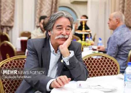 احمد عربانی کاریکاتوریست پیشکسوت بستری شد؛ تلاش برای انتقال به تهران