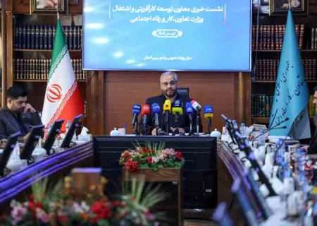 ۵۷ درصد بازار کار در اختیار مشاغل غیررسمی است/ حضور ۵ میلیون نیروی کار افغان در ایران