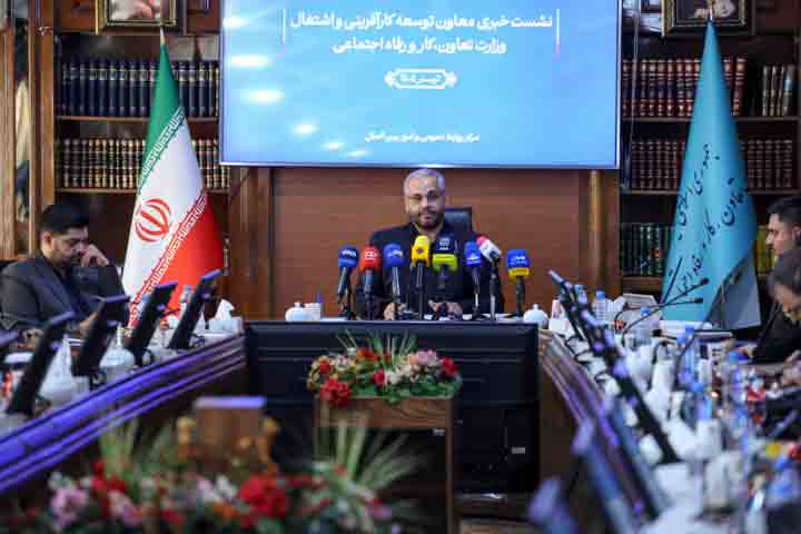 ۵۷ درصد بازار کار در اختیار مشاغل غیررسمی است/ حضور ۵ میلیون نیروی کار افغان در ایران