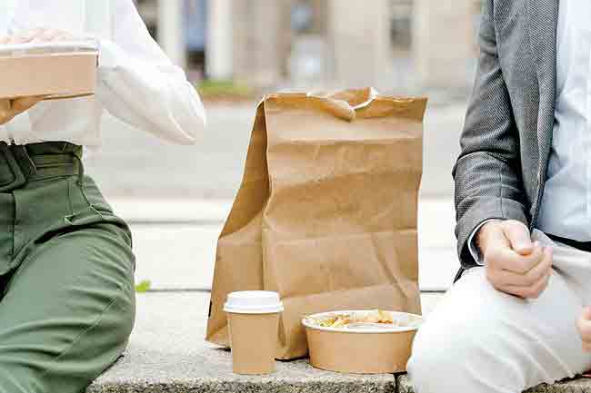 مشاهده شغلی و پاکت قهوهای