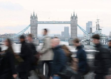 پیامدهای جنگ علیه ایران، بازار کار انگلیس را لرزاند